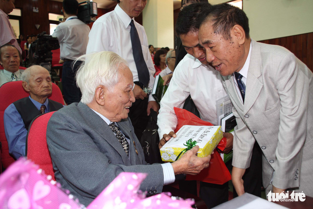 Thầy giáo Nguyễn Ngọc Ký: Hơn 60 năm là thần tượng về nghị lực sống cho nhiều thế hệ - Ảnh 6.