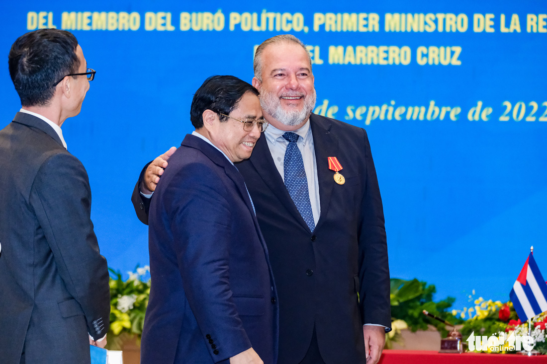 Thủ tướng Cuba nhận Huân chương Hồ Chí Minh - Ảnh 5.