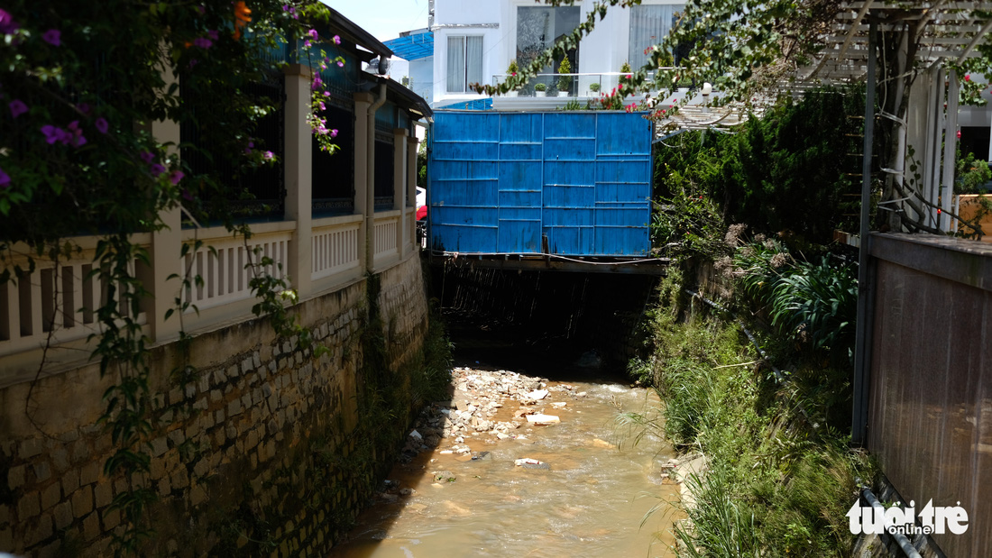 Đà Lạt bất ngờ ngập vì rác, nhà kính, bê tông - Ảnh 9.