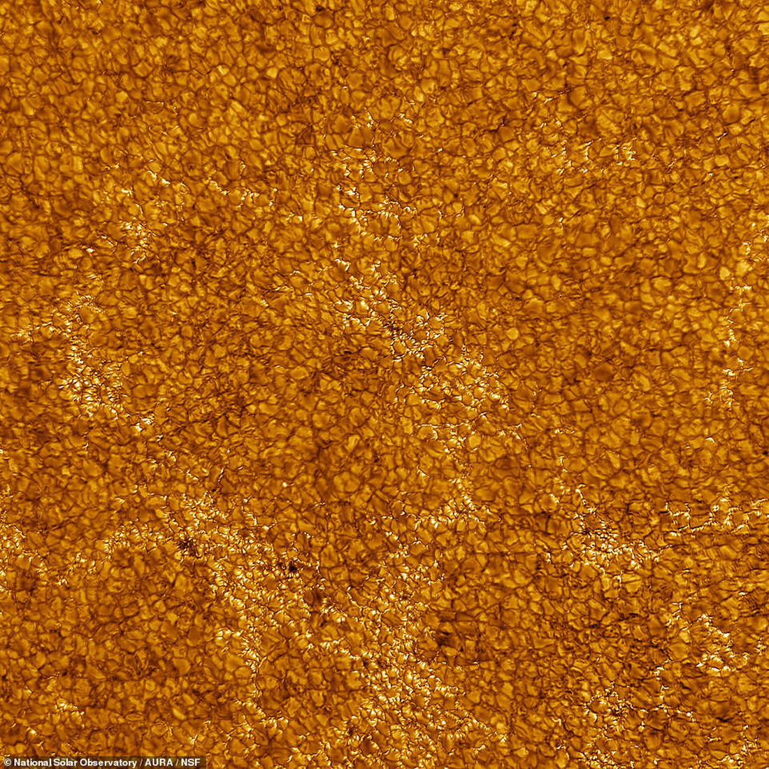 Hình ảnh tuyệt đẹp về Mặt trời do kính thiên văn hiện đại nhất thế giới chụp - Ảnh 3.
