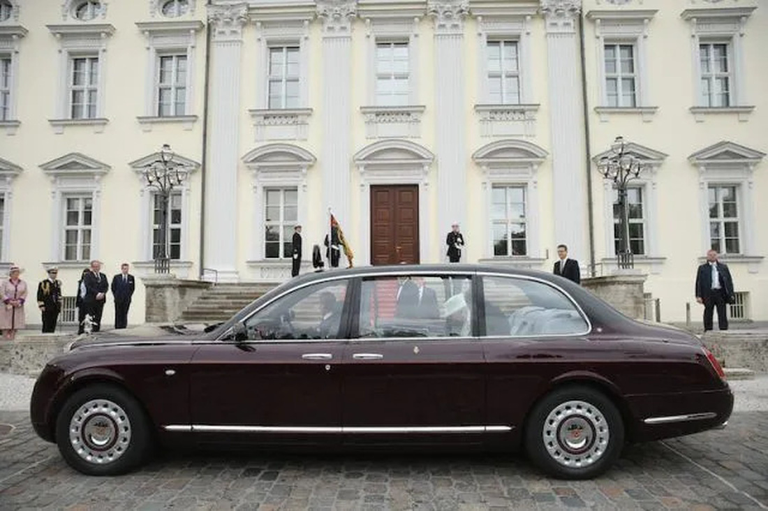 Bộ sưu tập xe của Nữ hoàng Elizabeth II: 30 chiếc gần như toàn gốc Anh, đích thân bà lái nhiều xe - Ảnh 7.