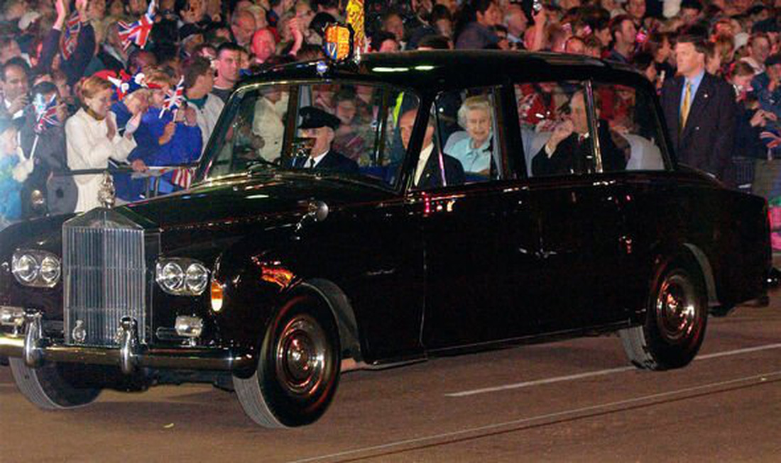 Bộ sưu tập xe của Nữ hoàng Elizabeth II: 30 chiếc gần như toàn gốc Anh, đích thân bà lái nhiều xe - Ảnh 3.