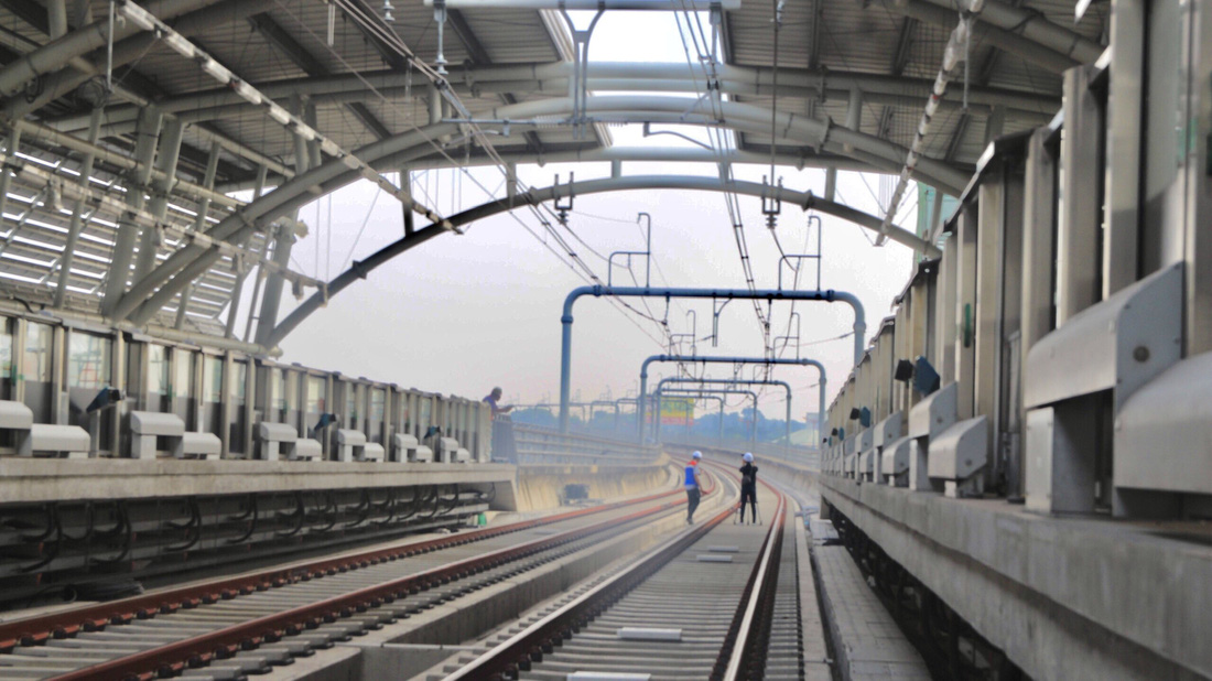 Metro số 1: Chạy đua với Tết, gấp rút hoàn thiện 11 nhà ga trên cao - Ảnh 1.