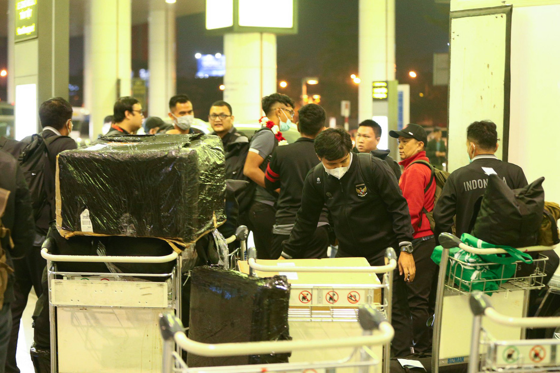 Tuyển Indonesia đã tới Hà Nội, dự kiến 22h15 tuyển Việt Nam mới tới sân bay Nội Bài - Ảnh 5.