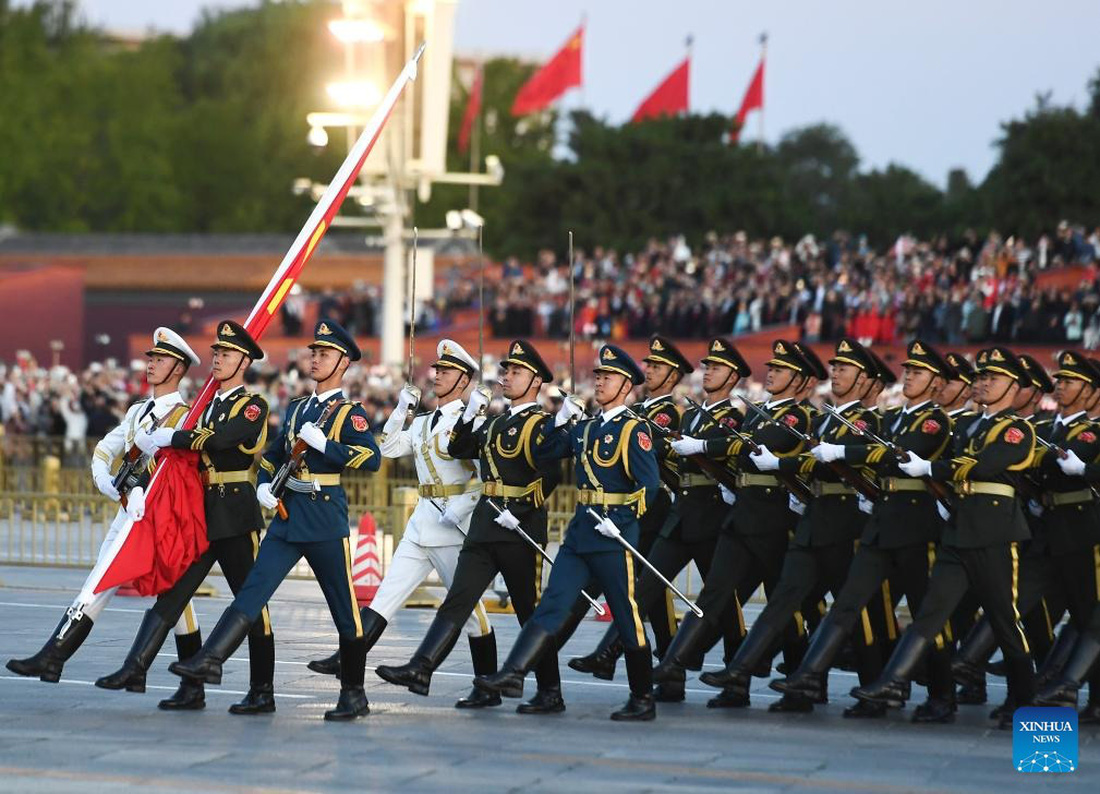 Lễ chào cờ được tổ chức tại quảng trường Thiên An Môn vào sáng sớm ngày 1-10 nhân kỷ niệm Ngày Quốc khánh Trung Quốc - Ảnh: XINHUA