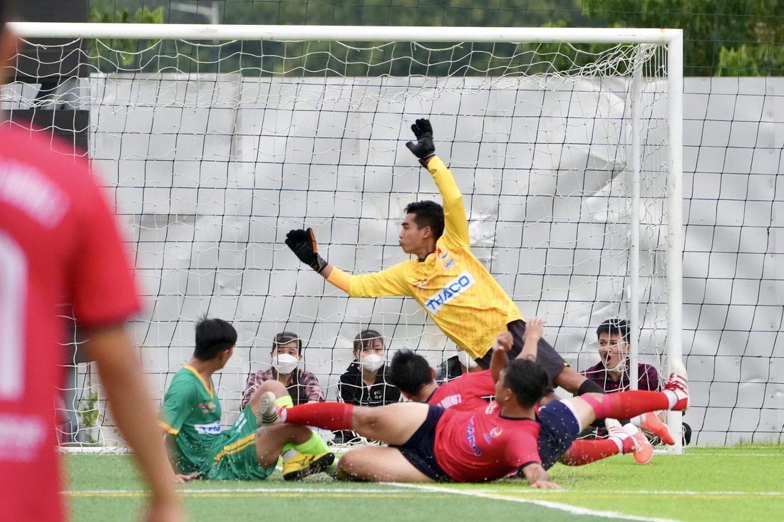 Phan Lý Nghĩa (áo xanh) ghi bàn thắng duy nhất ở trận chung kết - Ảnh: HỮU HANH