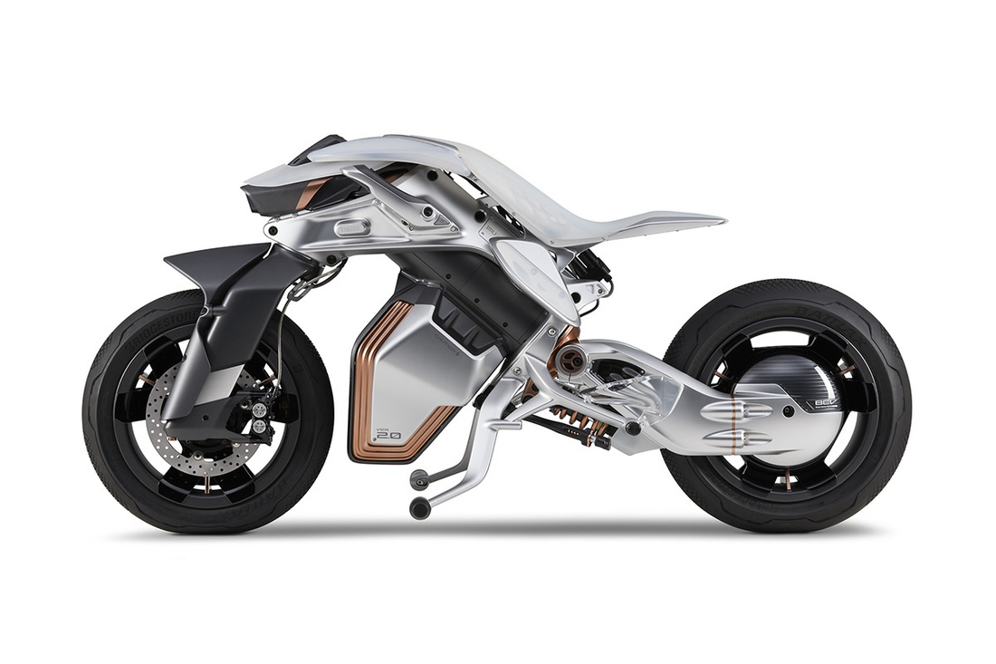 Yamaha MOTOROiD2 mang thiết kế của một mẫu xe tương lai. Phần đầu có hình dạng giống như người ngoài hành tinh vô định hình. Điểm nhấn bằng đồng tương phản với thân thép và sơn trắng. Hệ thống ánh sáng thay đổi màu sắc theo tâm trạng chạy dọc phần đầu xe