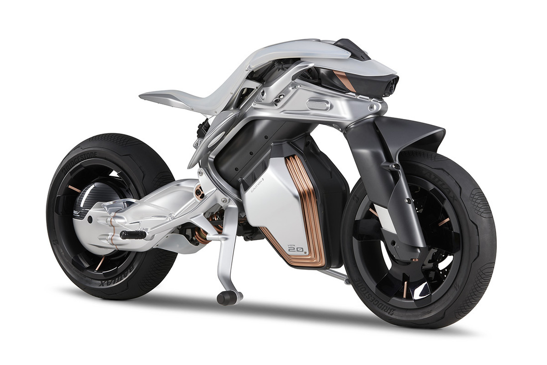 Xe máy Yamaha tự cân bằng, tự chống chân, nhận diện chủ nhân - Ảnh 3.