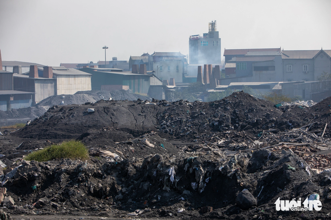 Hàng trăm ngàn tấn xỉ thải chưa được xử lý