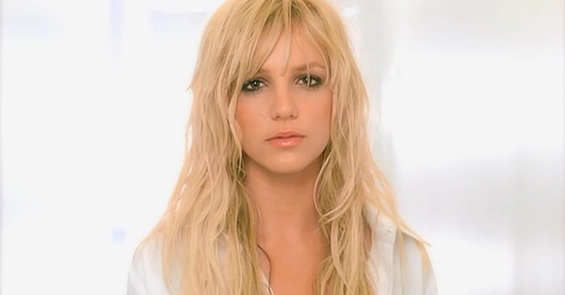 Britney Spears từng khóc nhiều lần khi hát ca khúc Everytime trên các sân khấu - Ảnh: Jive