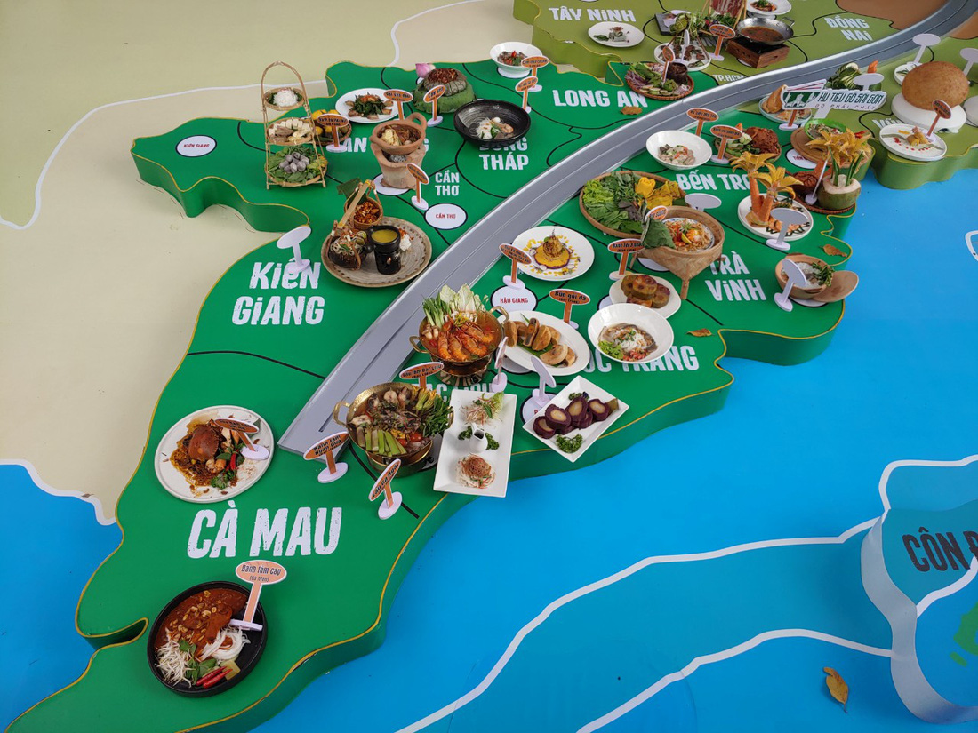 Bản đồ ẩm thực Việt Nam với đầy đủ những sản phẩm độc đáo, đặc sắc của ẩm thực các vùng miền trên cả nước - Ảnh: N.BÌNH