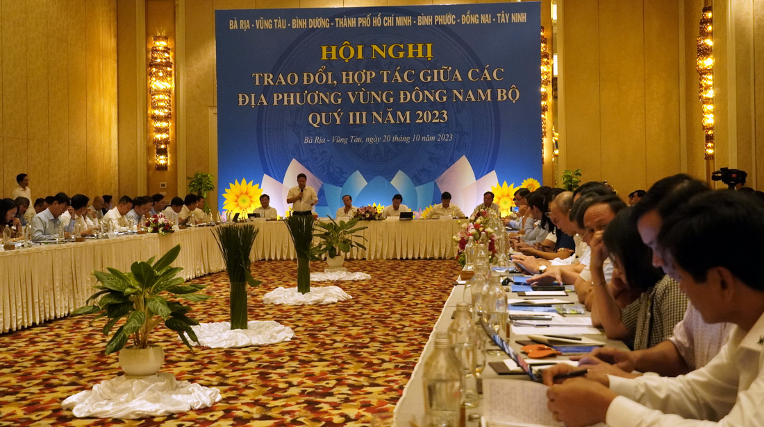 Quang cảnh hội nghị trao đổi giữa các tỉnh, thành vùng Đông Nam Bộ - Ảnh: ĐÔNG HÀ 