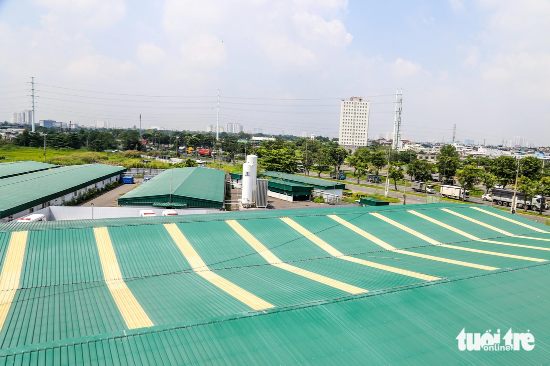 Bệnh viện dã chiến số 13 nằm trên đường Nguyễn Văn Linh (huyện Bình Chánh, TP.HCM) được đưa vào hoạt động năm 2021 với quy mô 3.000 giường bệnh - Ảnh: PHƯƠNG QUYÊN