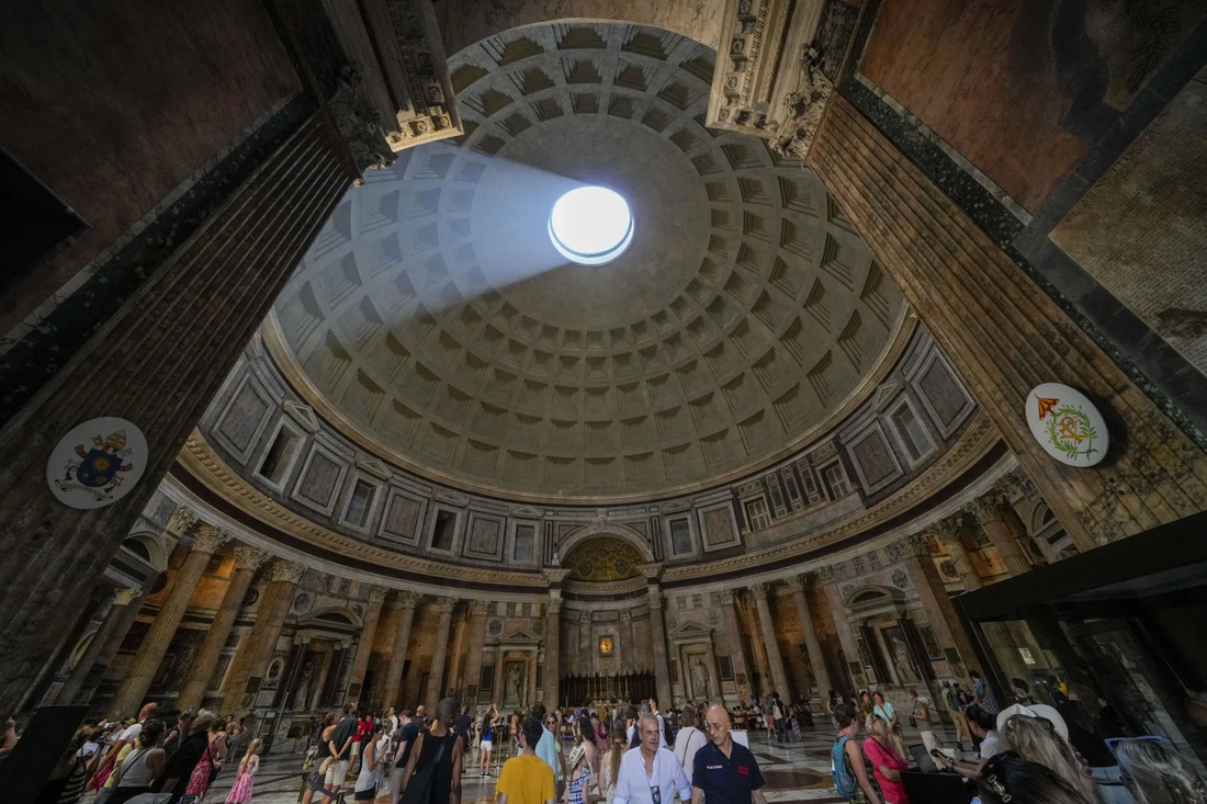 Kiến trúc mái vòm công trình điện Pantheon tại Rome - Ảnh: AP