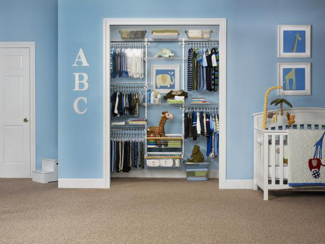 Một hệ thống đa năng trong tủ quần áo cho bé, chỉ cần gấp và xếp những món đồ nhỏ hoặc đặt vào hộp đựng - Ảnh: HGTV