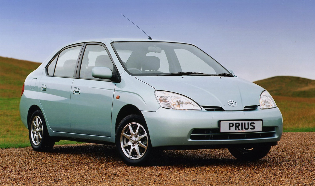 Lý do xe được sử dụng lâu dài theo iSeeCars: Những người sở hữu Prius đã sử dụng xe ít nhất 15 năm cũng là những người tiên phong sử dụng công nghệ hybrid. Họ cũng là những người quan tâm đến môi trường. Do đó họ thường giữ xe càng lâu càng tốt. Ngoài ra, Prius còn thu hút những người lái xe thực dụng nhờ khả năng tiết kiệm nhiên liệu, chi phí sở hữu thấp. Thời gian sở hữu dài giúp người sở hữu tiết kiệm tối đa - Ảnh: Toyota