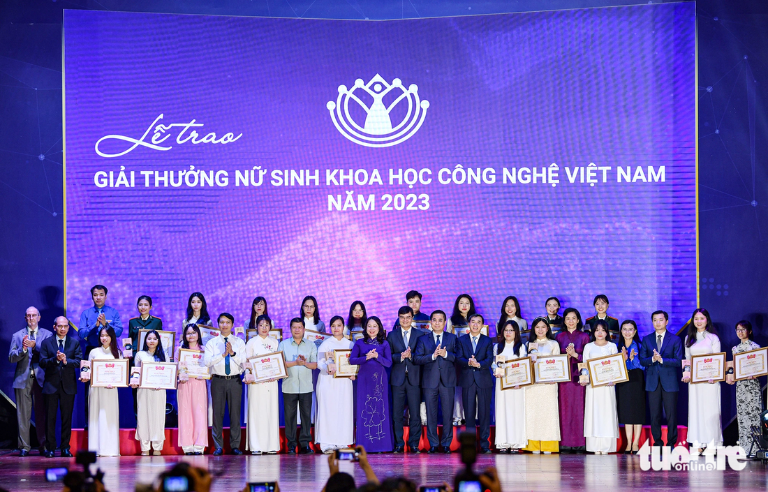 20 nữ sinh tiêu biểu cũng nhận giải thưởng Nữ sinh khoa học công nghệ Việt Nam năm 2033 dịp này