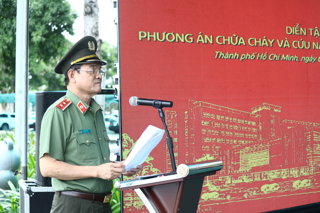 Trung tướng Lê Hồng Nam phát biểu tại buổi diễn tập - Ảnh: KHẮC HIẾU