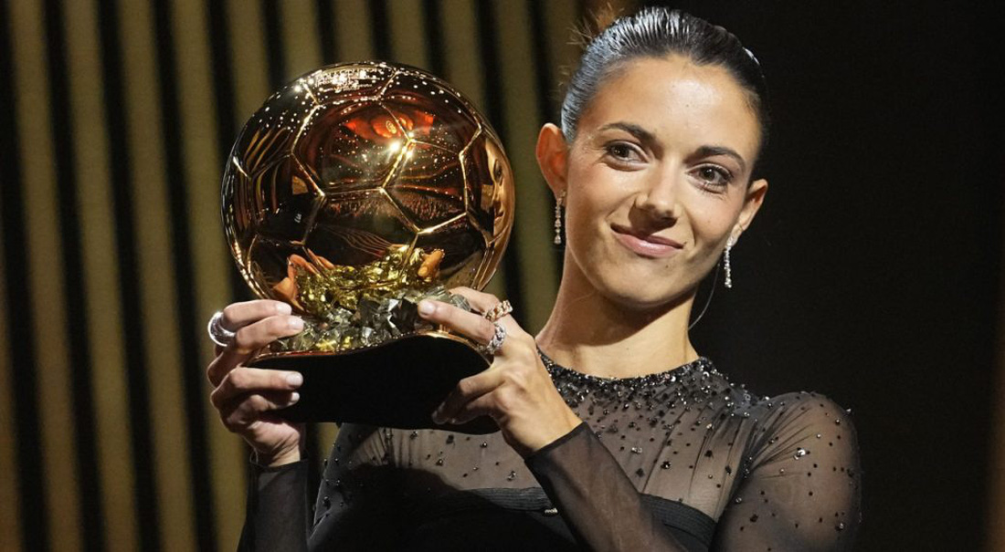 Nữ tiền đạo 25 tuổi Aitana Bonmati (Barcelona, tuyển nữ Tây Ban Nha) đoạt danh hiệu Quả bóng vàng cho cầu thủ nữ xuất sắc nhất - Ảnh: AP