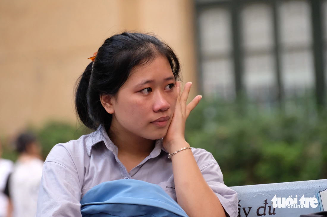 Cô gái xứ Thanh Lê Thị Huyền gạt nước mắt tủi hờn, quyết tâm chạm đến ước mơ nơi giảng đường đại học - Ảnh: NGUYÊN BẢO