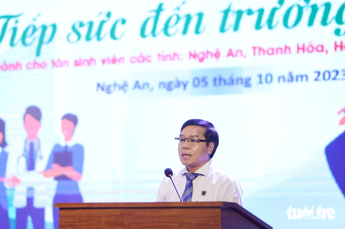 Ông Võ Văn Phu - Phó tổng giám đốc Công ty cổ phần phân bón Bình Điền, đại diện cho Quỹ “Đồng hành nhà nông” chia sẻ tại chương trình - Ảnh: NGUYỄN KHÁNH