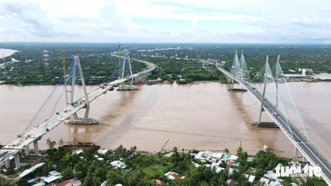 Hiện tại công trình này đã hoàn thành 94%. Dự kiến trong tháng 10, liên danh nhà thầu sẽ đổ bê tông hợp long nhịp chính. Cùng với đó là căng cáp dự ứng lực đáy, căng cáp văng lần ba các bó cuối cùng của nhịp chính. Giai đoạn về sau sẽ tháo dỡ đà giáo và thiết bị để hoàn thiện mỹ thuật cho cầu.