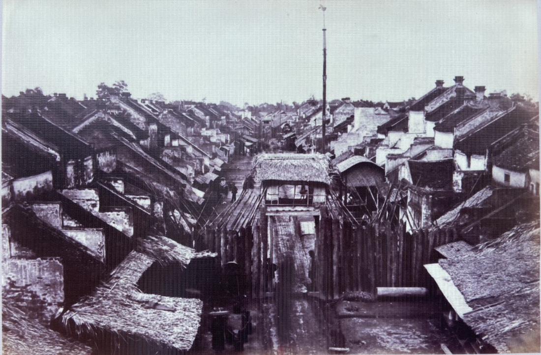 Cổng phố Ô Quan Chưởng (nay là phố Hàng Chiếu) cuối thế kỷ 19 - Ảnh tư liệu