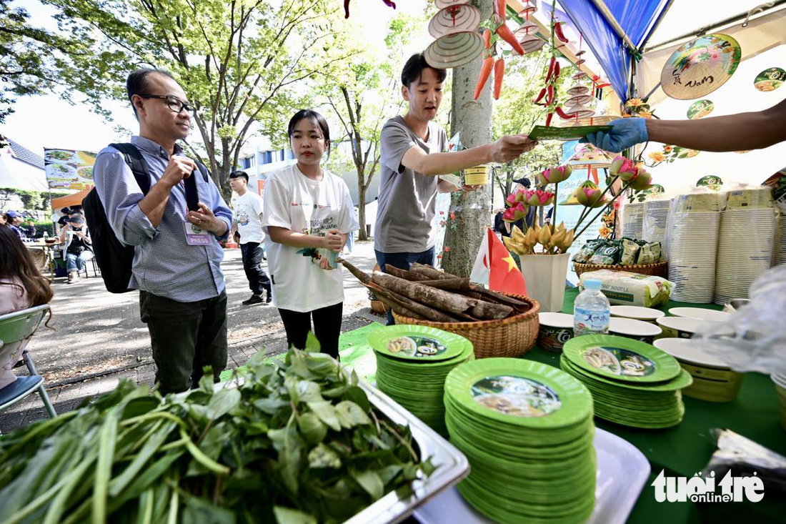 Nhiều quầy hàng sẵn sàng phục vụ tại Vietnam Phở Festival từ sớm
