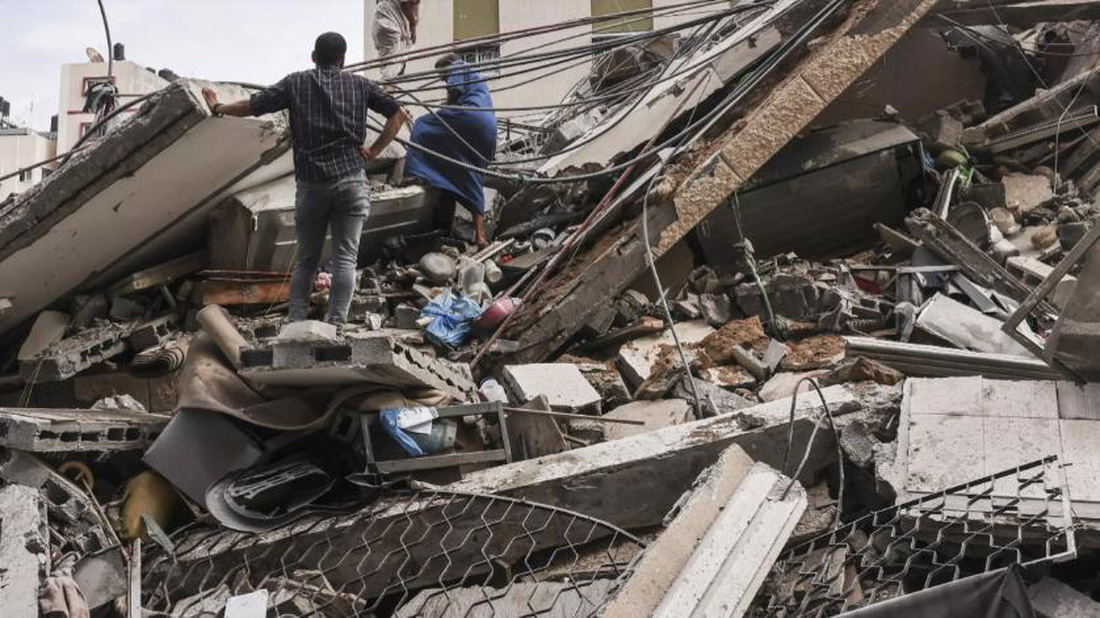 Mức độ tàn phá do cuộc không kích của Israel vào thành phố Gaza ngày 7-10 - Ảnh: AFP