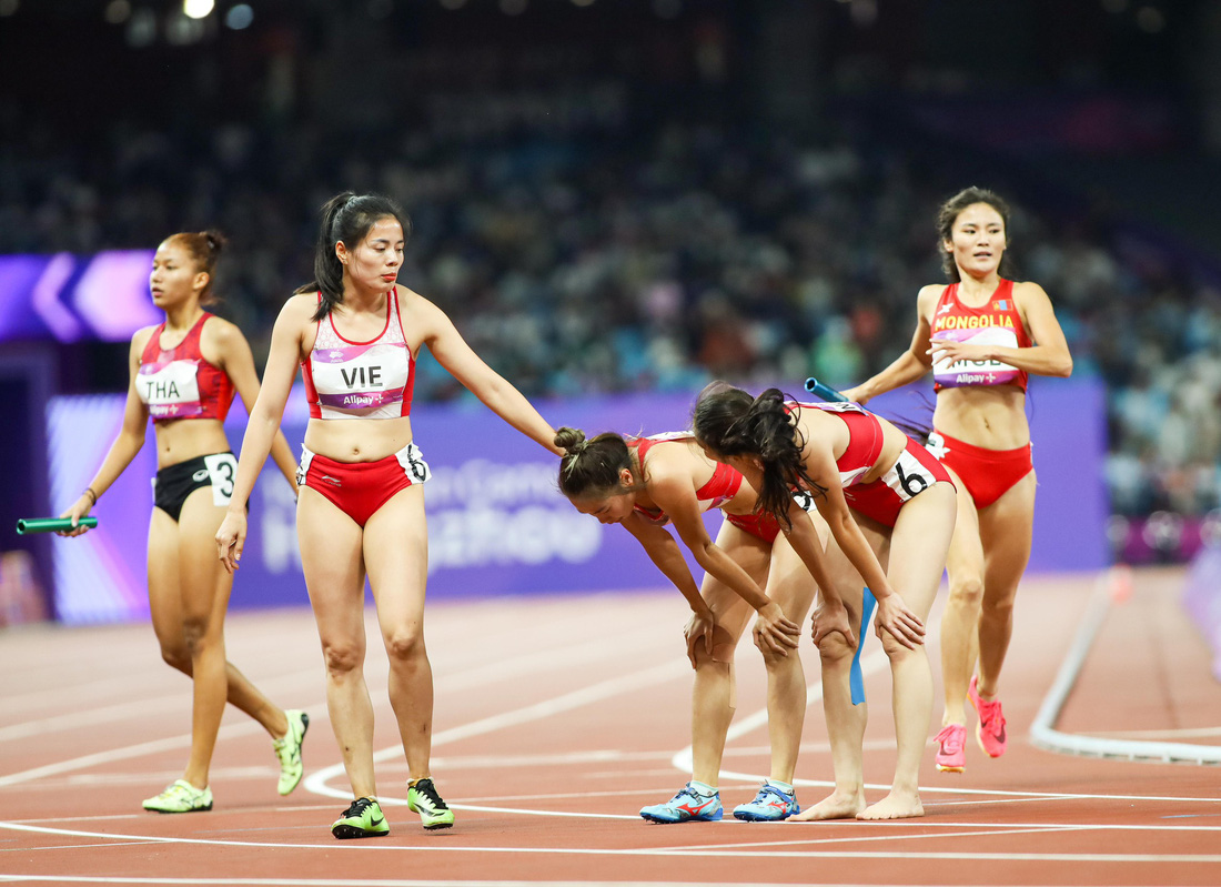 Đội điền kinh tiếp sức 4x400 nữ không thể mang về huy chương như ở Giải vô địch châu Á hồi tháng 7 - Ảnh: QUÝ LƯỢNG