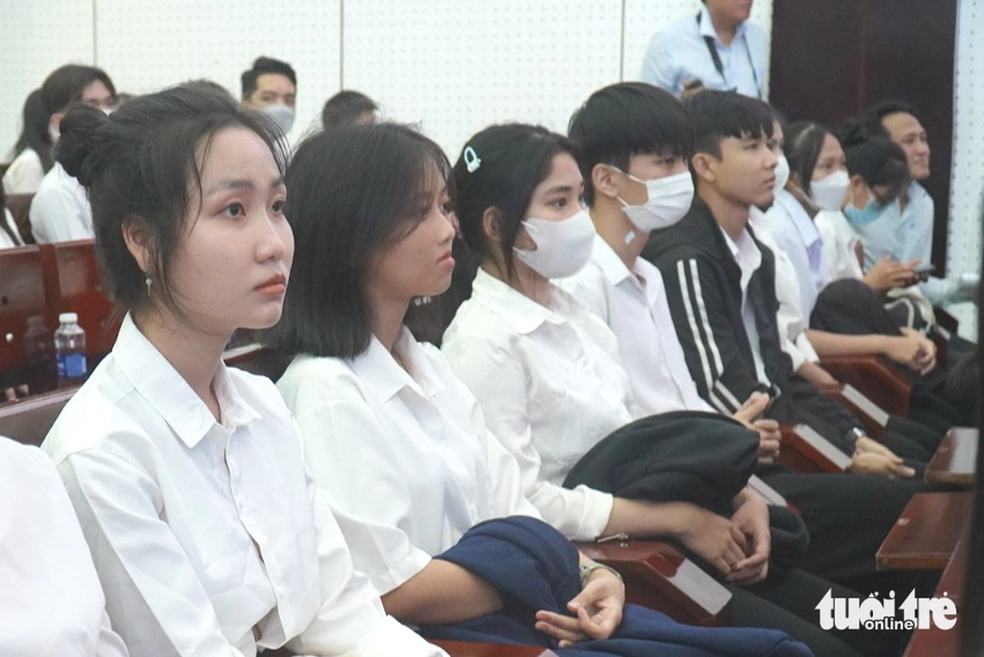 Sáng 1-11, 85 tân sinh viên hai tỉnh Tiền Giang, Bến Tre sẽ nhận học bổng Tiếp sức đến trường của báo Tuổi Trẻ - Ảnh: MẬU TRƯỜNG