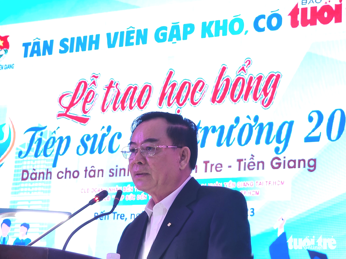 Ông Trần Ngọc Tam - chủ tịch UBND tỉnh Bến Tre - phát biểu tại buổi lễ - Ảnh: HOÀI THƯƠNG