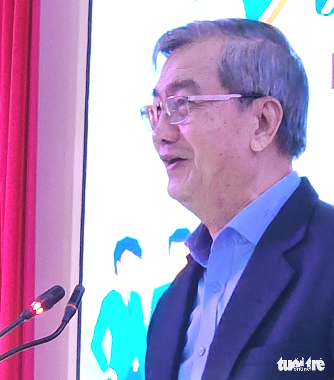 Ông Nguyễn Kim Lan - Chủ nhiệm Câu lạc bộ “Tiếp sức đến trường” Tiền Giang - Bến Tre phát biểu - Ảnh: HOÀI THƯƠNG