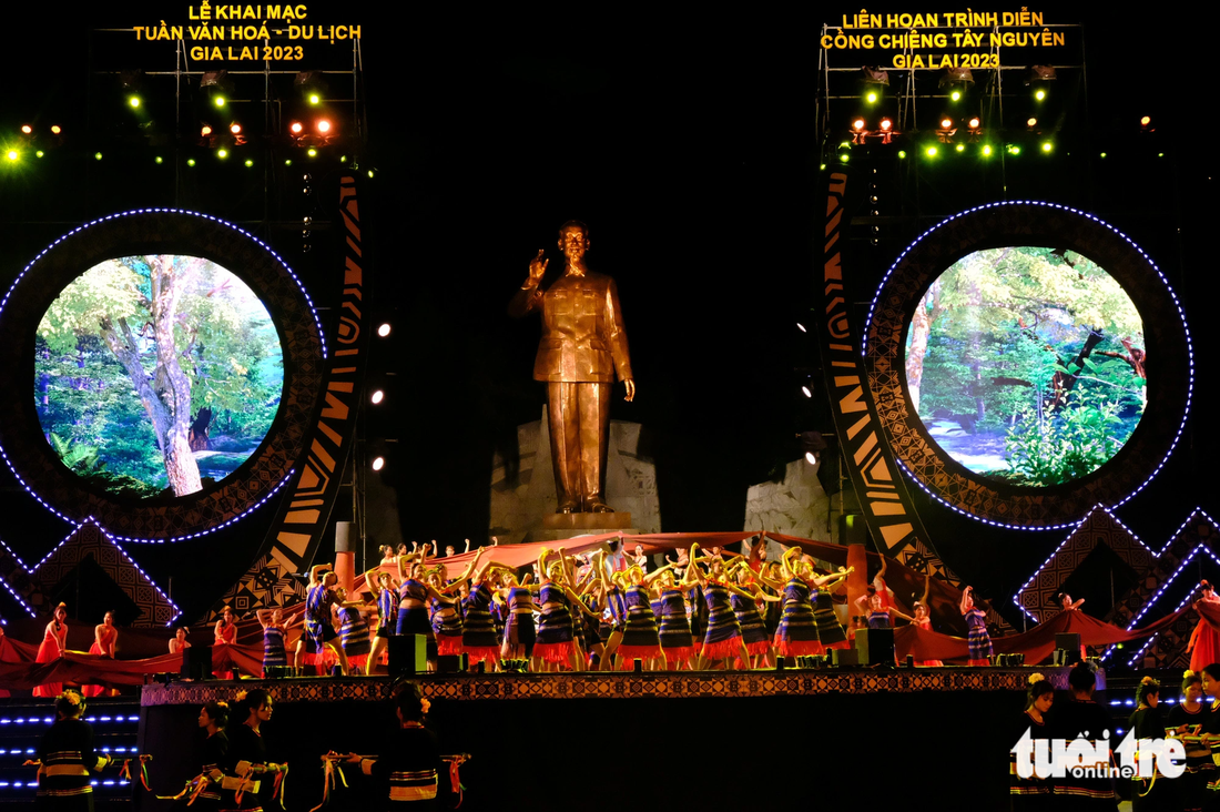 Gia Lai tổ chức lễ khai mạc Tuần văn hóa - Du lịch Gia Lai 2023 tại quảng trường Đại Đoàn Kết, TP Peliku - Ảnh: ĐÌNH CƯƠNG