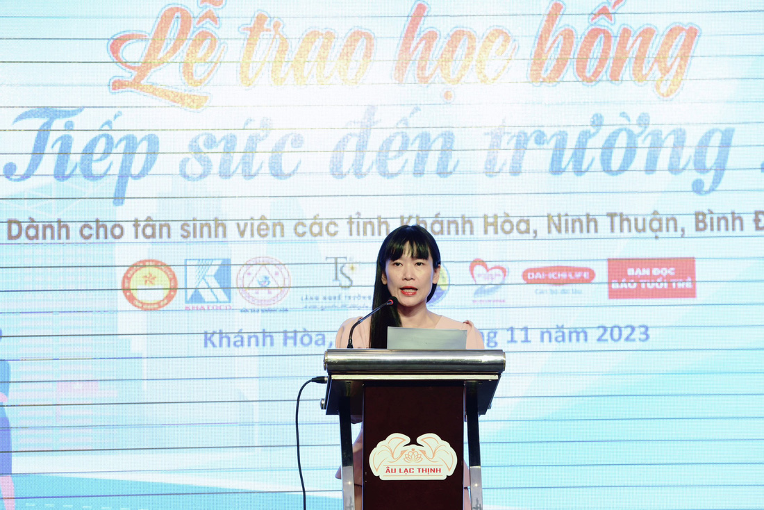 Bà Trịnh Thị Hồng Vân - phó Tổng giám đốc Công ty yến sào Khánh Hòa, chủ tịch HĐQT Công ty CP nước giải khát Yến sào Khánh Hòa phát biểu tại chương trình - Ảnh: DUYÊN PHAN
