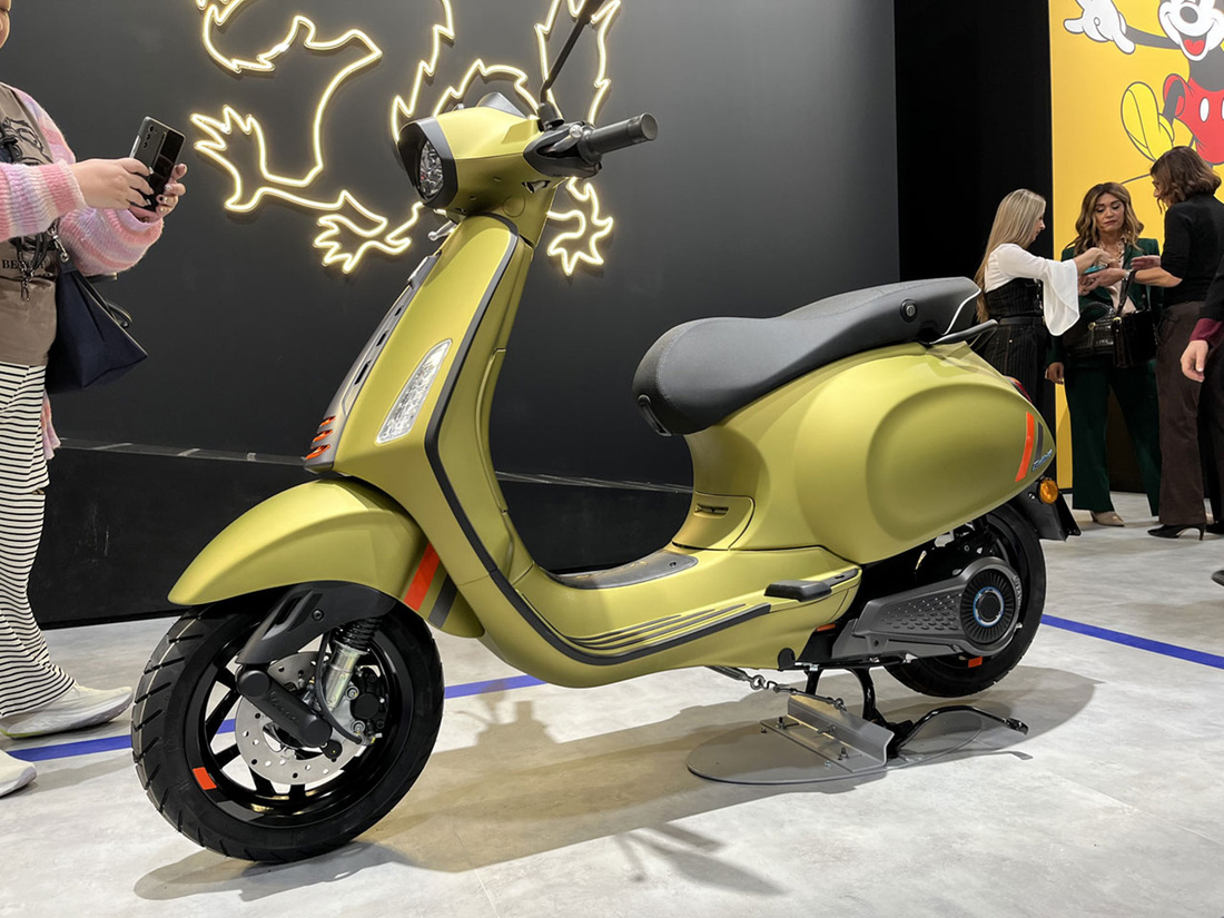 Vespa Primavera and Sprint S 2024: Not only changing colors as before, also adding an electric version – Photo 9.