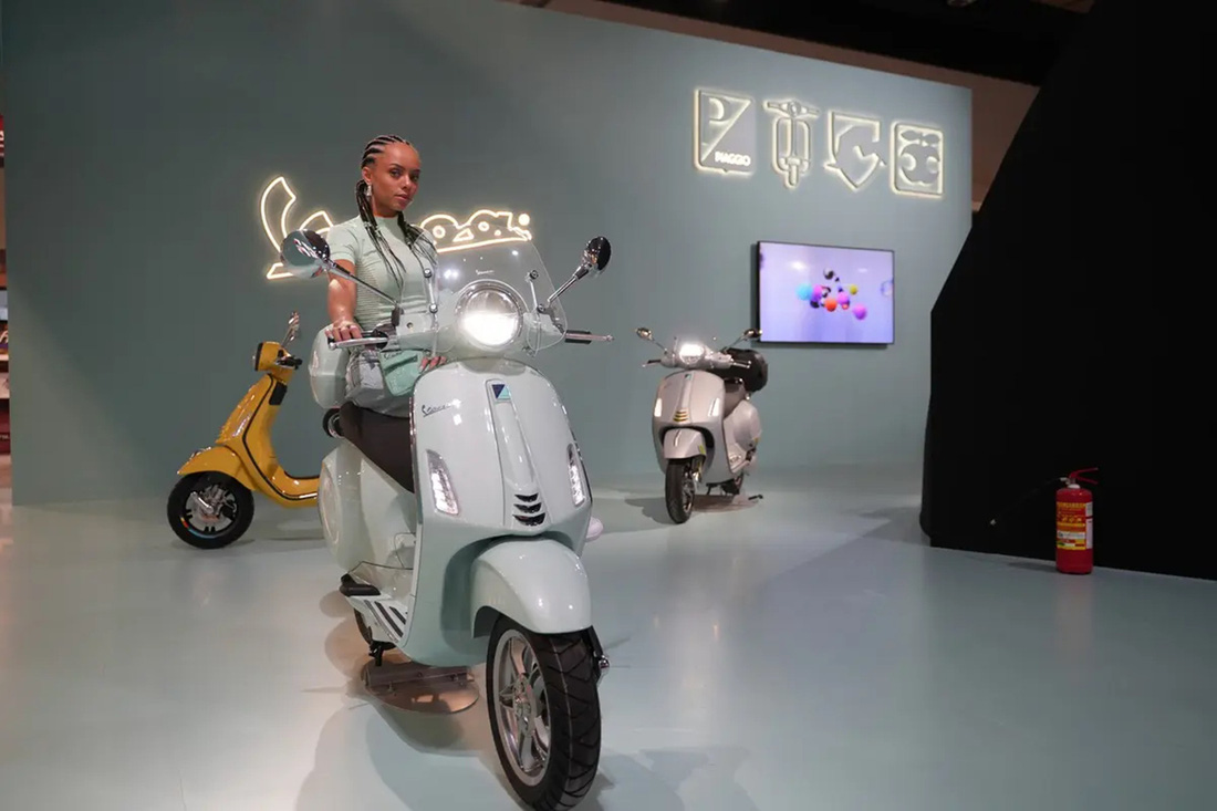 Vespa Primavera and Sprint S 2024: Not only changing colors as before, also adding an electric version - Photo 12.