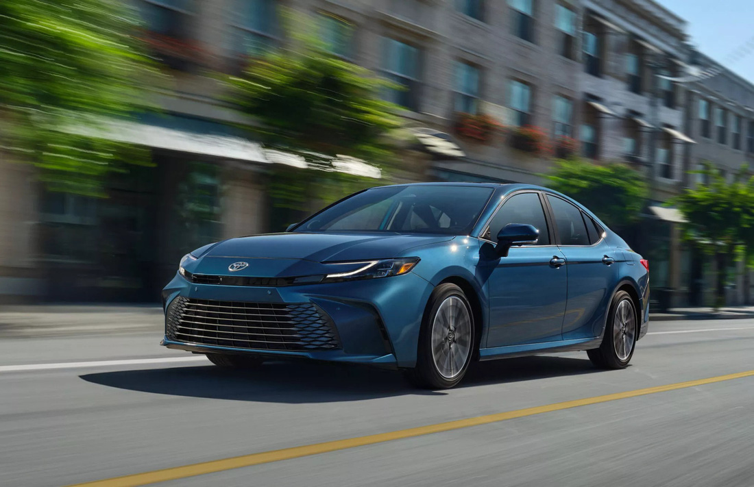 The latest Camry front end blends the design of the Crown and Prius – two car models that are highly praised for their exterior – Photo: Toyota