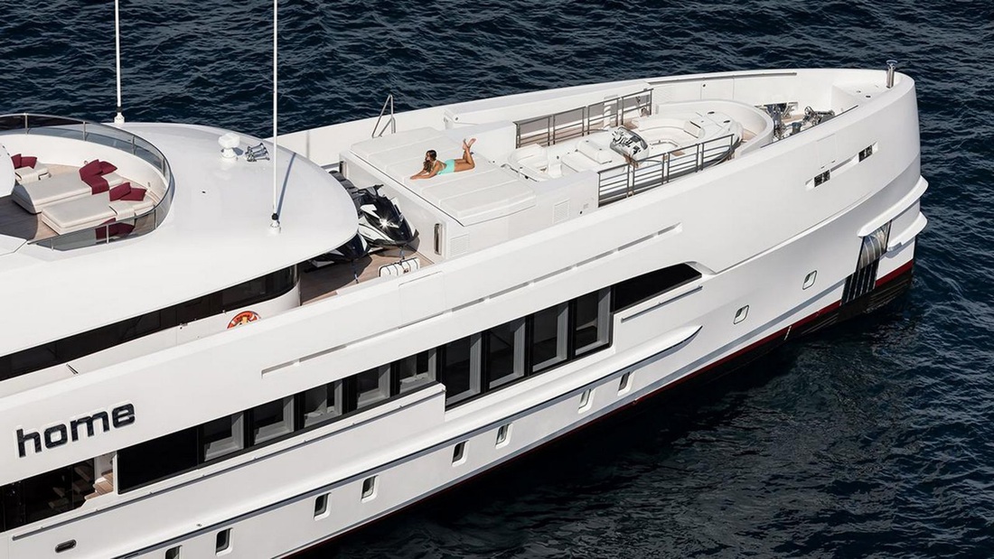Electric cars are proud of their quietness, but they also have to lose to hybrid super yachts that sail more smoothly than a Tesla - photo 8. Electric cars are proud of their quietness, but they also have to lose to hybrid super yachts that sail more smoothly than a Tesla - photo 8.