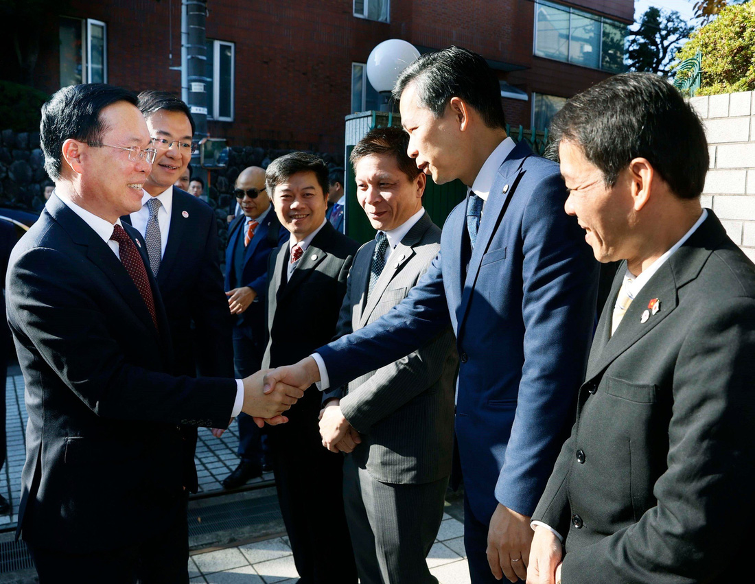 Chủ tịch nước Võ Văn Thưởng đến thăm Đại sứ quán Việt Nam tại Nhật Bản - Ảnh: TTXVN