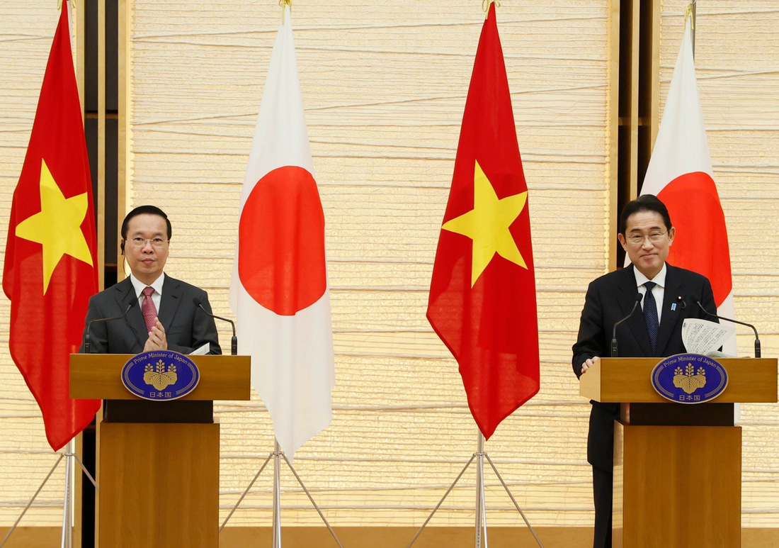 Chủ tịch nước Võ Văn Thưởng và Thủ tướng Nhật Bản Kishida Fumio tại cuộc gặp báo chí ngày 27-11 - Ảnh: TTXVN