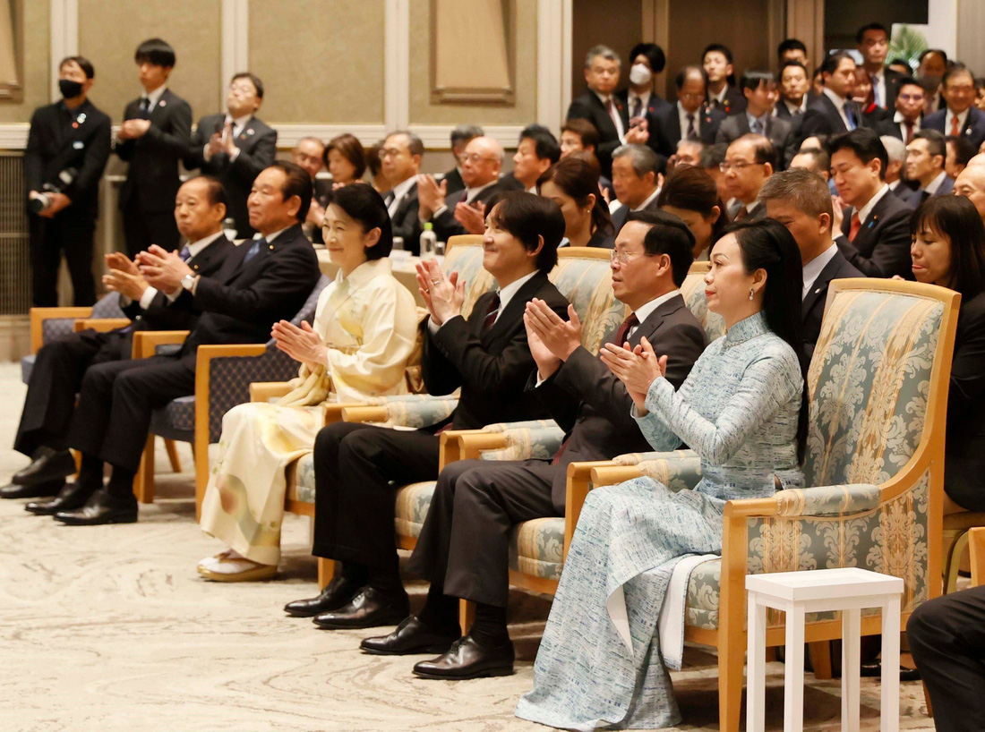 Chủ tịch nước Võ Văn Thưởng và Phu nhân cùng Hoàng thái tử Nhật Bản Akishino và Công nương tại lễ kỷ niệm - Ảnh: TTXVN