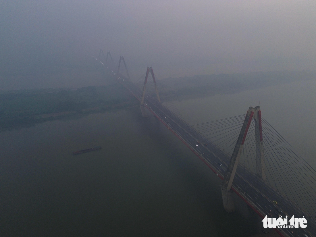 Cầu Nhật Tân lúc 6h30 sáng 29-11 