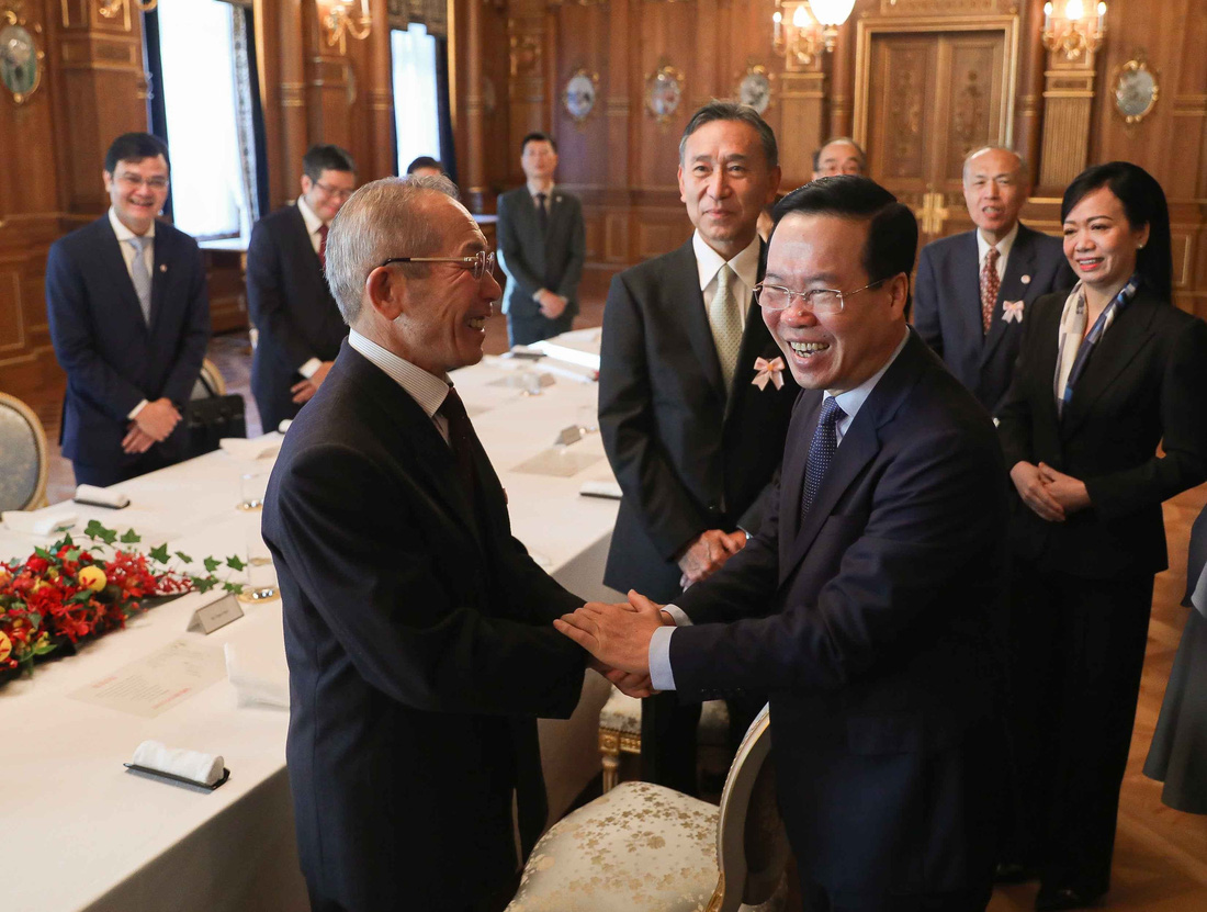 Chủ tịch nước Võ Văn Thưởng và phu nhân gặp lại các gia đình homestay Nhật Bản ngày 29-11 - Ảnh: HỒNG NGUYỄN/Báo Thế giới và Việt Nam