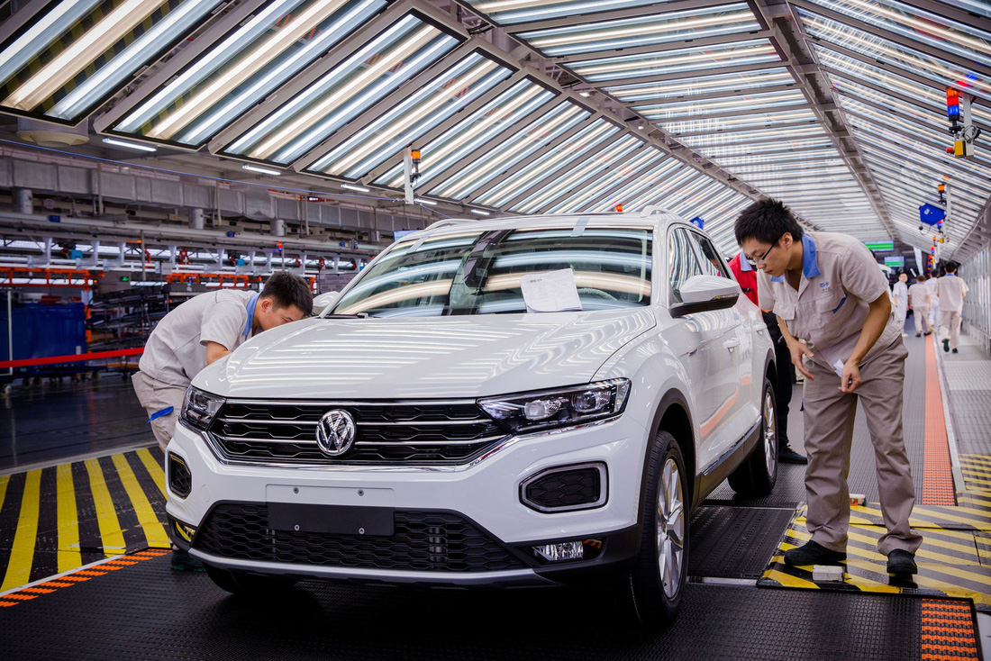 Vị thế của Volkswagen bắt đầu bị đe dọa từ vài năm trước, khi Volkswagen gặp khó khăn trong việc sản xuất xe điện - Ảnh: Volkswagen
