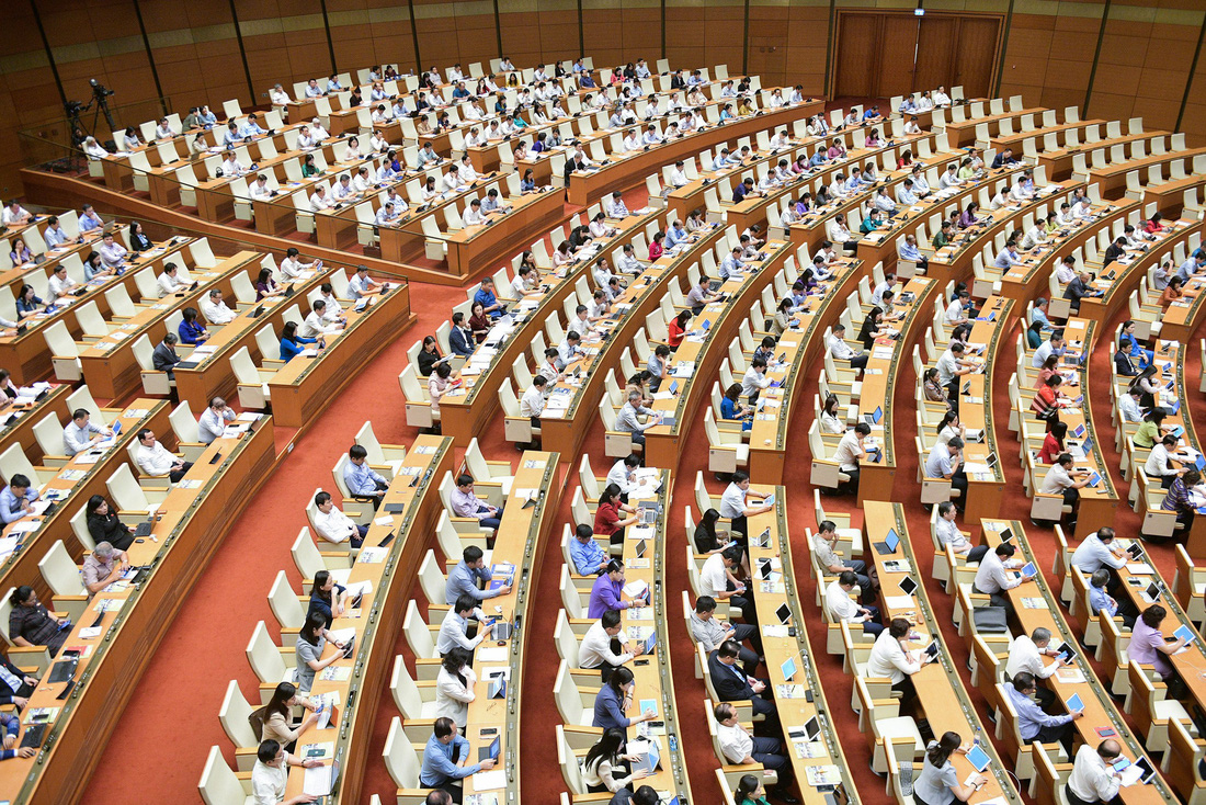 Các đại biểu Quốc hội thảo luận tại hội trường ngày 3-11 - Ảnh: quochoi.vn