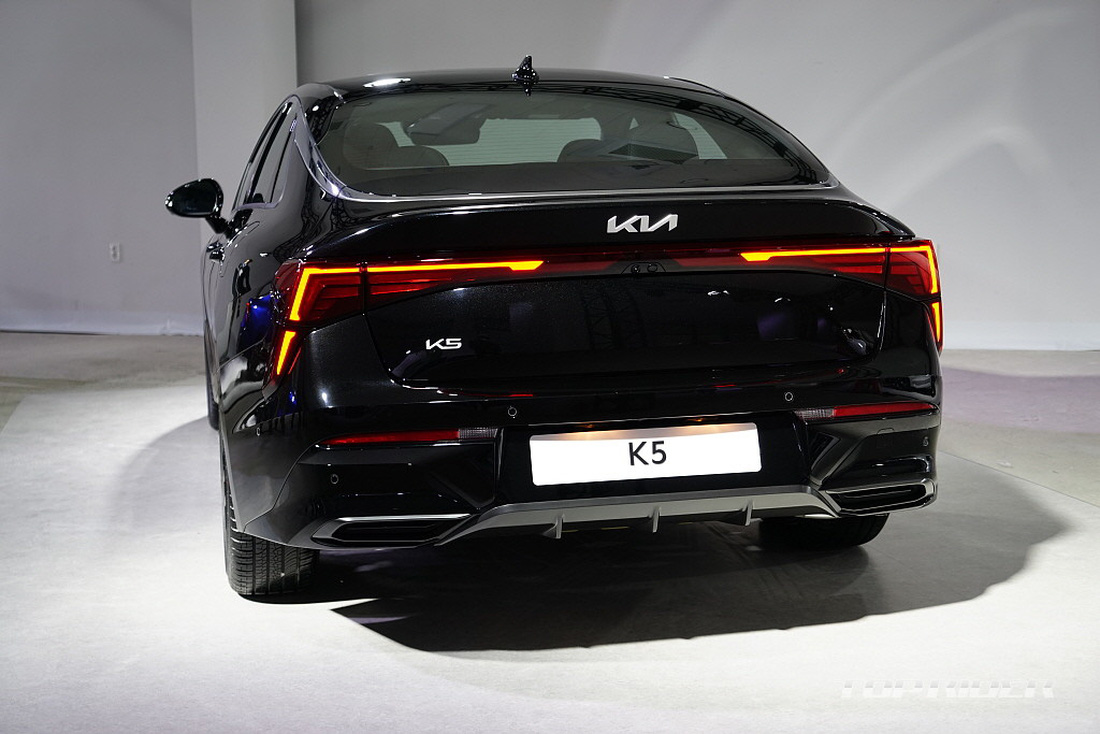 Săm soi Kia K5 facelift vừa ra mắt ngoài thực tế - Ảnh 10.
