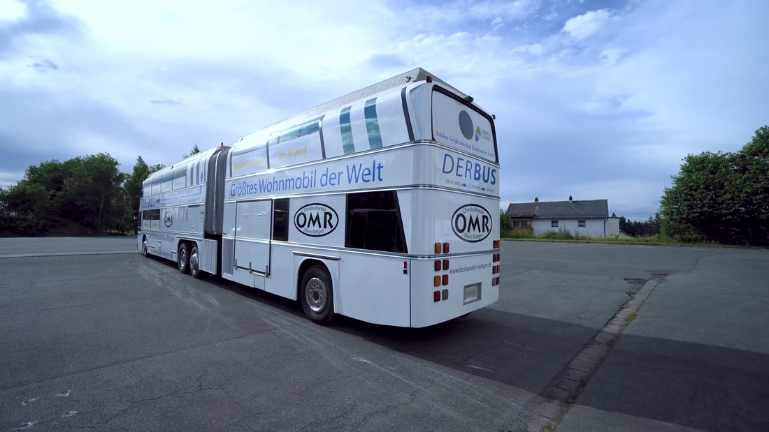 Xe buýt lớn nhất, sang trọng nhất thế giới: Duy nhất 1 chiếc, làm nhà, văn phòng, mở tiệc đều được - Ảnh 10.