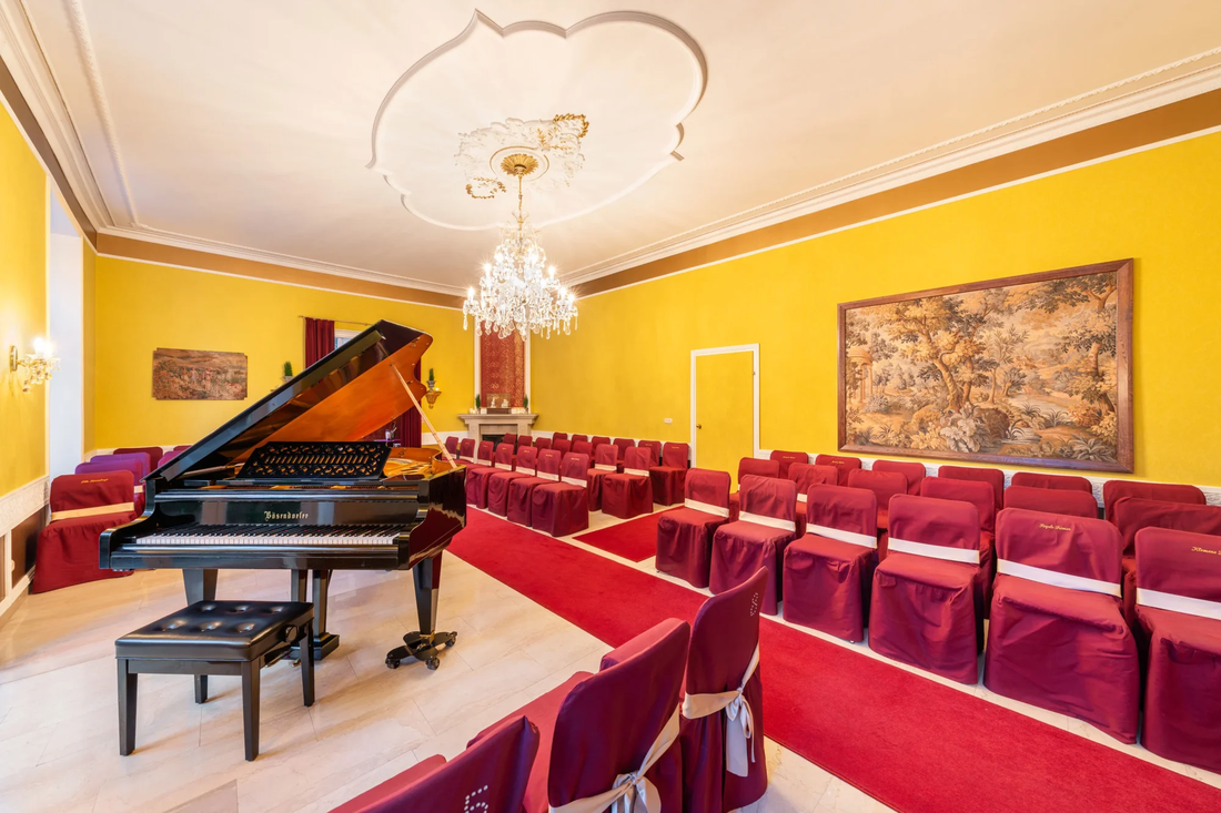 “Lâu đài cuối cùng của Mozart” đã tổ chức các buổi hòa nhạc cổ điển, với sự góp mặt của các nghệ sĩ trên khắp thế giới - Ảnh: Concierge Auctions