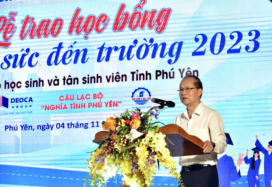 Nhà báo Lê Xuân Trung - Phó Tổng biên tập báo Tuổi Trẻ - phát biểu - Ảnh: T.T.D.